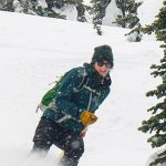 A skier skiing down the mountain on Hoks