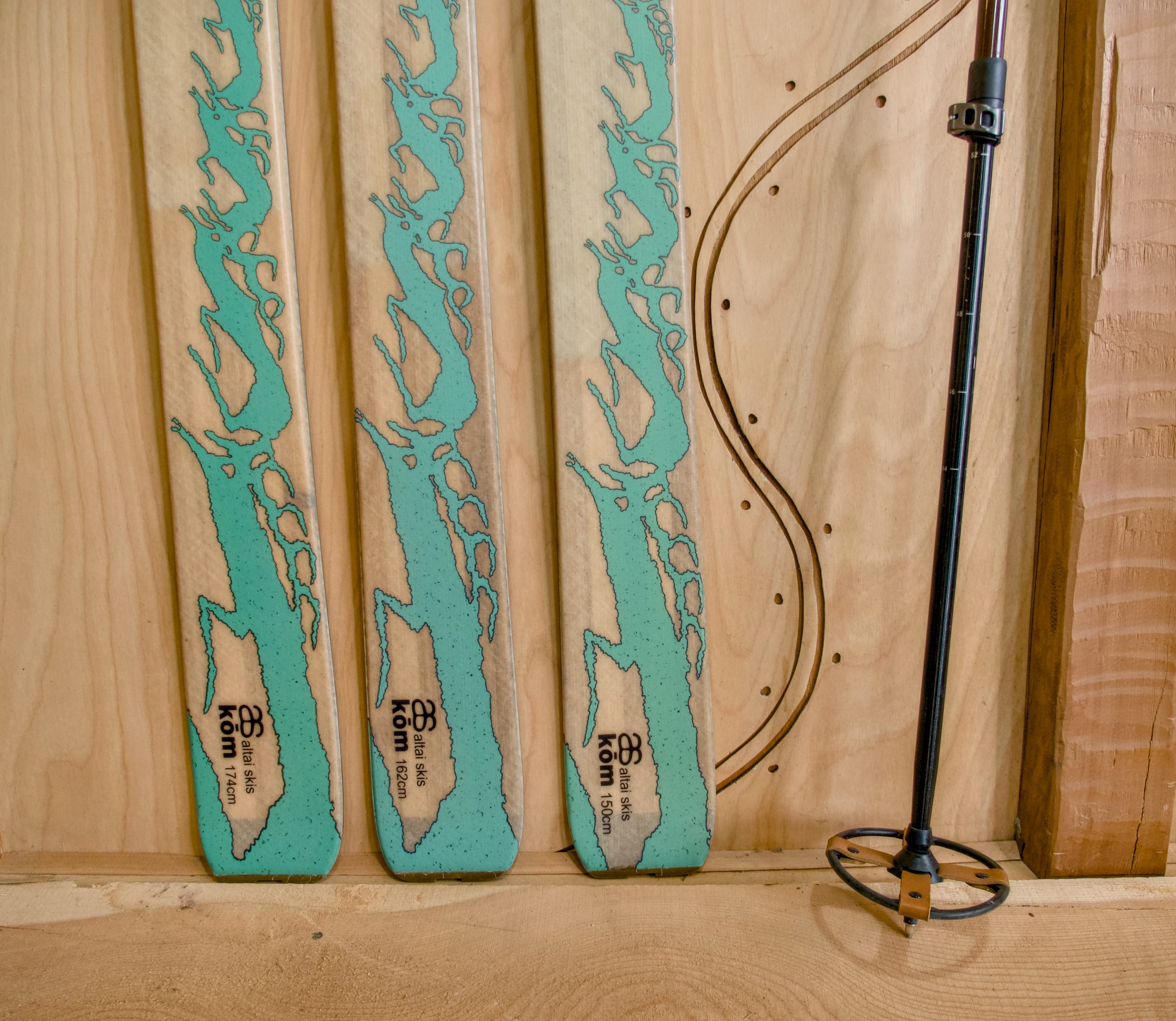 3KMs tails WD w_pole Kōm Ski - Image 4